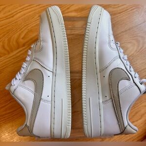 Nike Air Force 1 '07 Essential Women's Size 7 White/Beige/Gold CZ0270-105